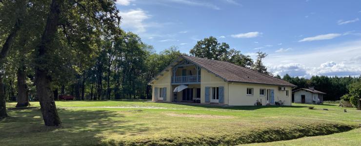 Maison d'habitation et son airial au cœur des Landes